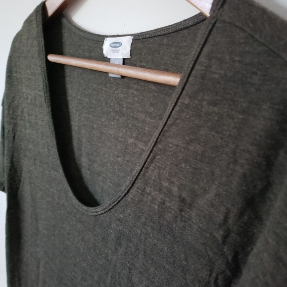 Old Navy Tops - ❄*LAST CALL*🔴Women's Tshirt